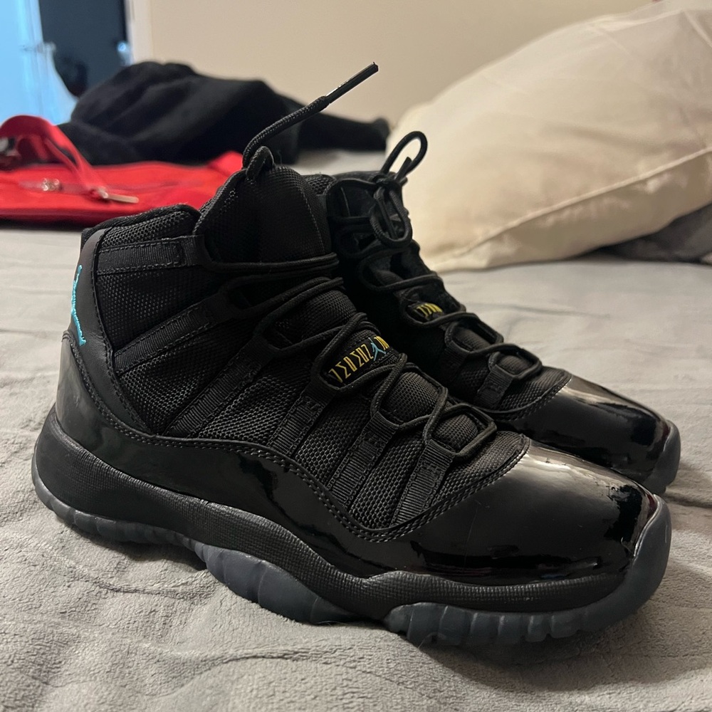 Air Jordan 11 Retro Gamma

size US 6Y 

Used / Like New